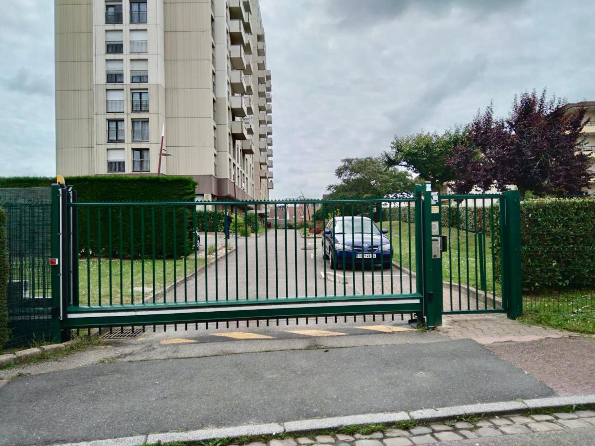 Grand F2 De 47M2 Au 15Eme Etage Dans Une Residence Tres Calme - 017 루앙 외부 사진